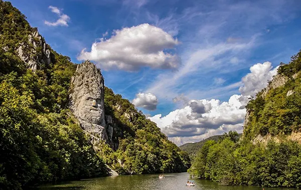 Ecoturism sate tradiționale