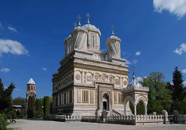 Biserica Curtea de Arges